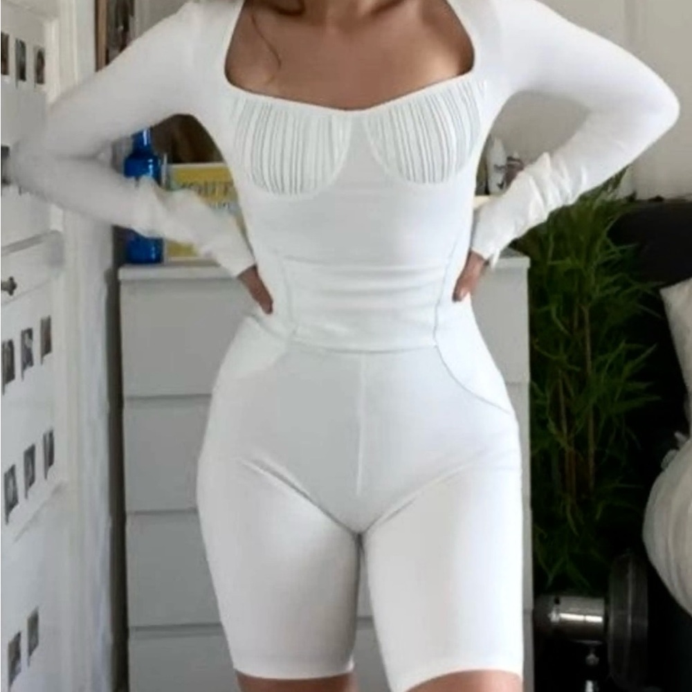 NWT Maniere De Voir White Pleated Bandage Playsuit Romper Jumpsuit Size 12 - Picture 2 of 14